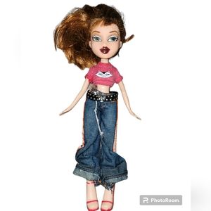 Vtg 2001 MGA Bratz 10" Doll Yasmin w/clothes & shoes Hispanic Latina Green Eyes